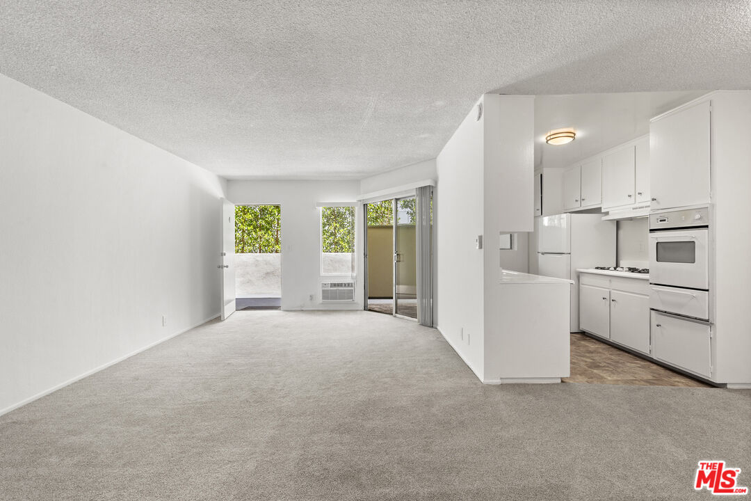 929 N San Vicente Blvd Unit: 4