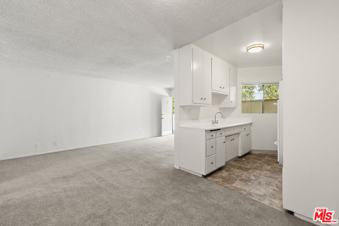 929 N San Vicente Blvd Unit: 4