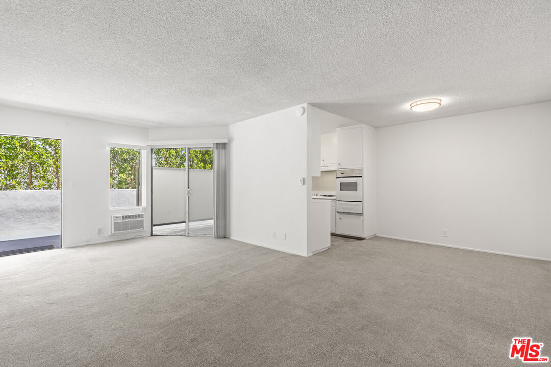 929 N San Vicente Blvd Unit: 4
