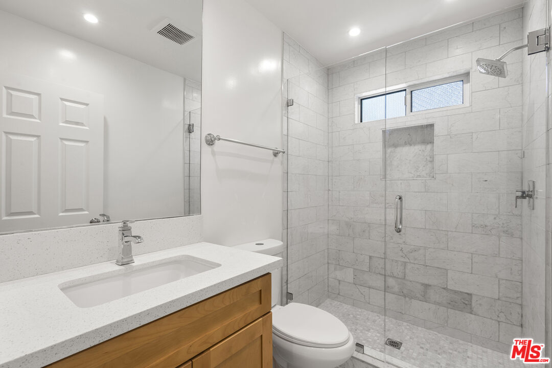 923 N San Vicente Blvd Unit: 7