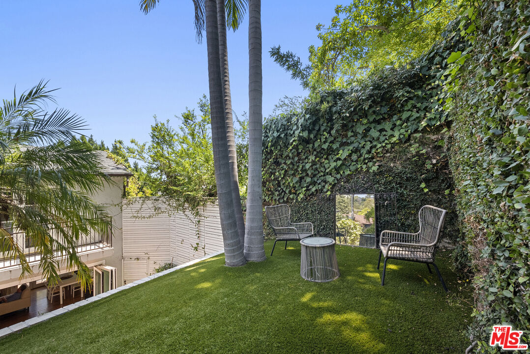 1531 Marmont Ave