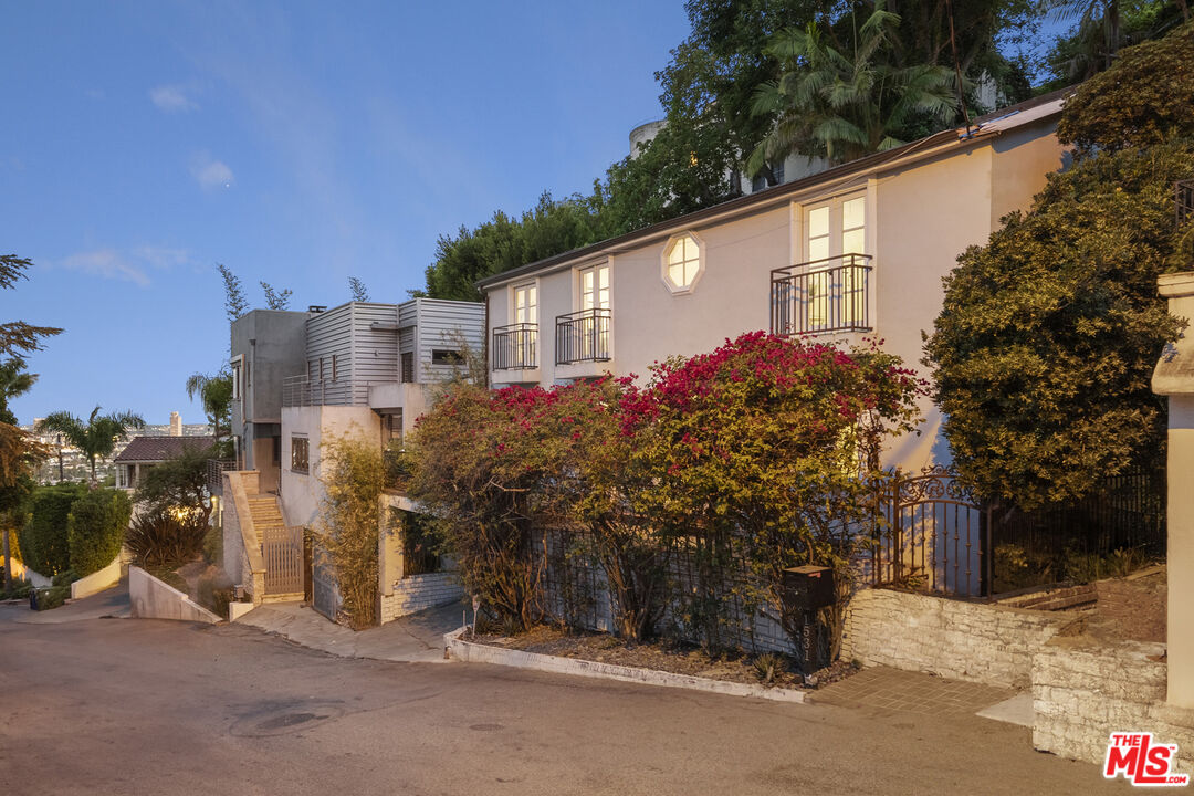1531 Marmont Ave