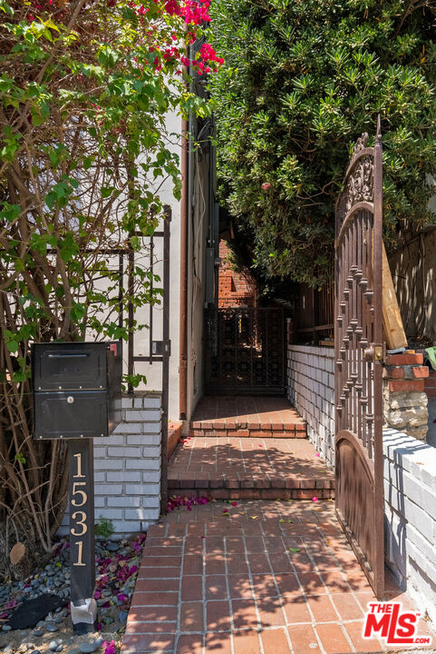 1531 Marmont Ave