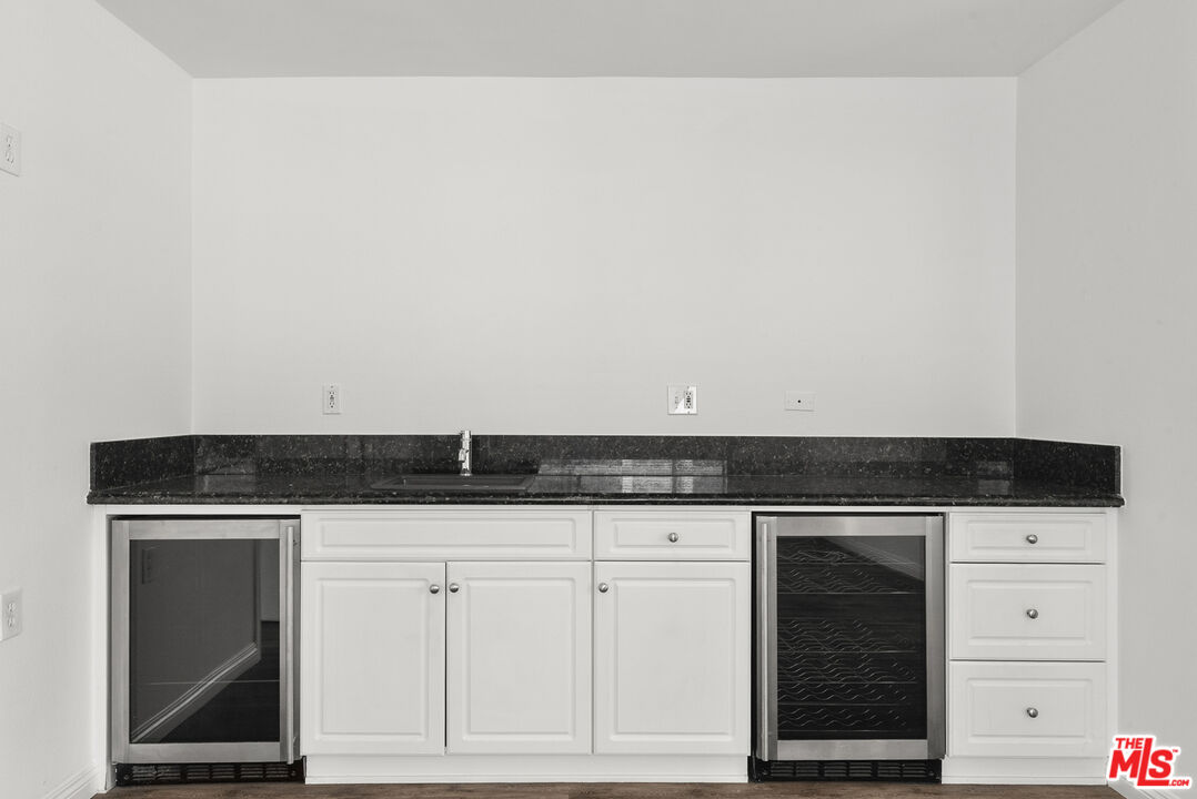 384 N San Vicente Blvd