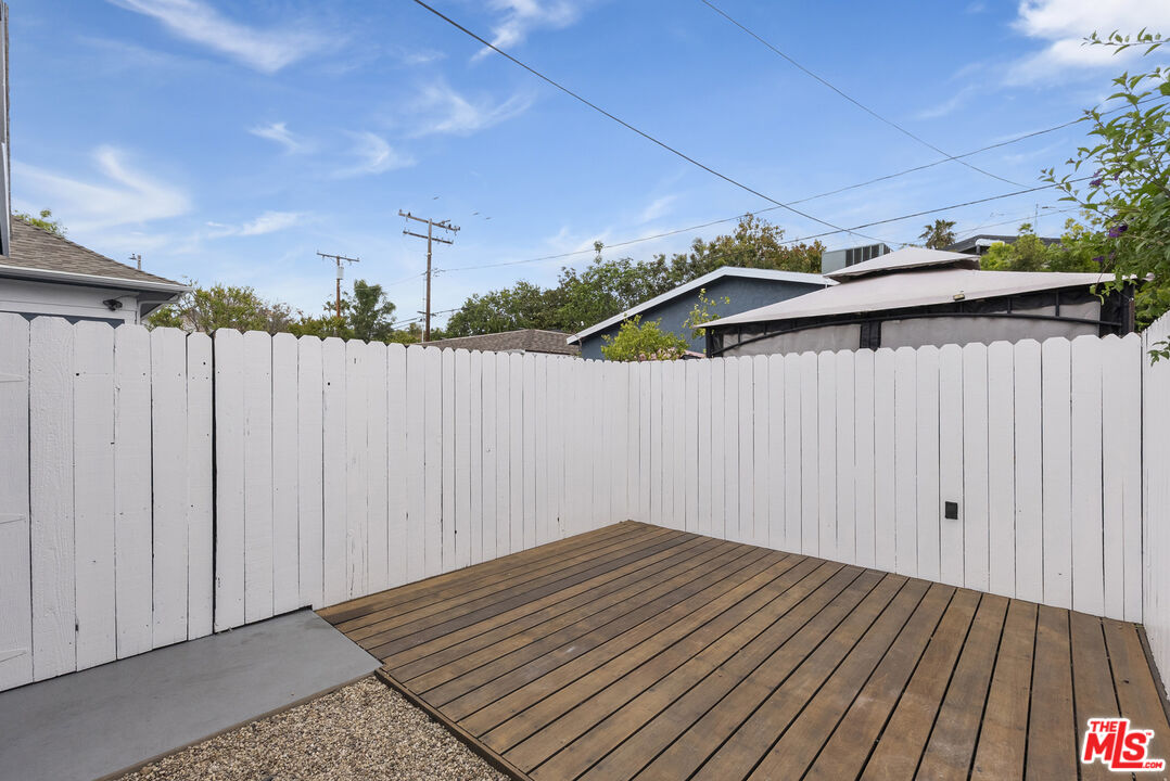 384 N San Vicente Blvd