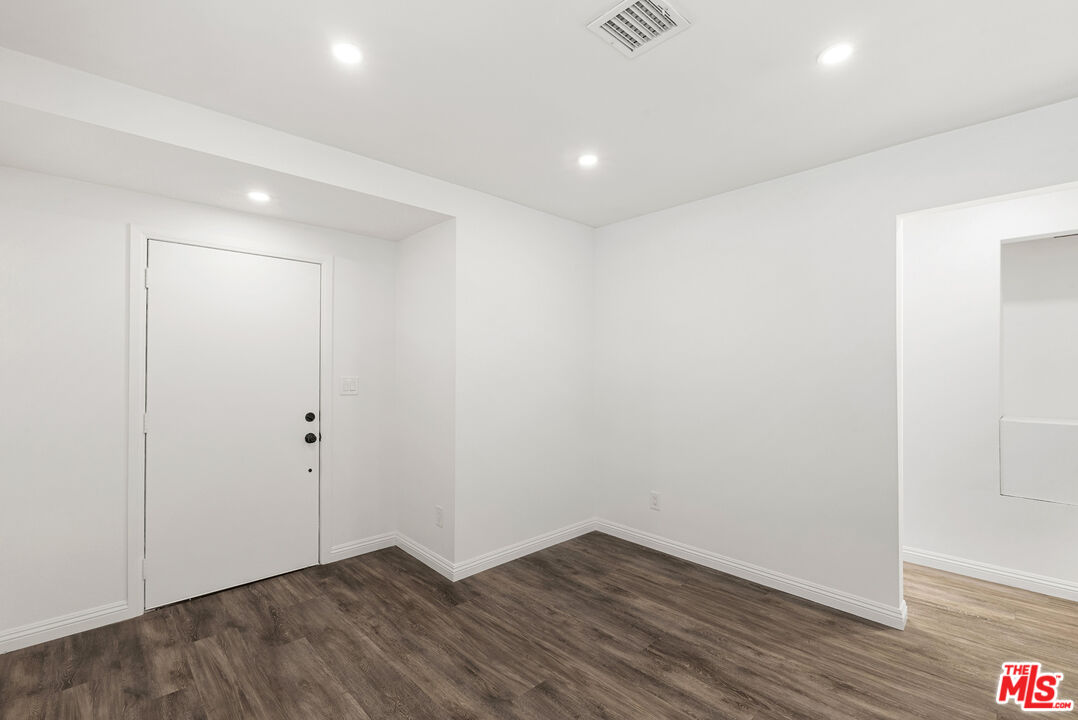 384 N San Vicente Blvd