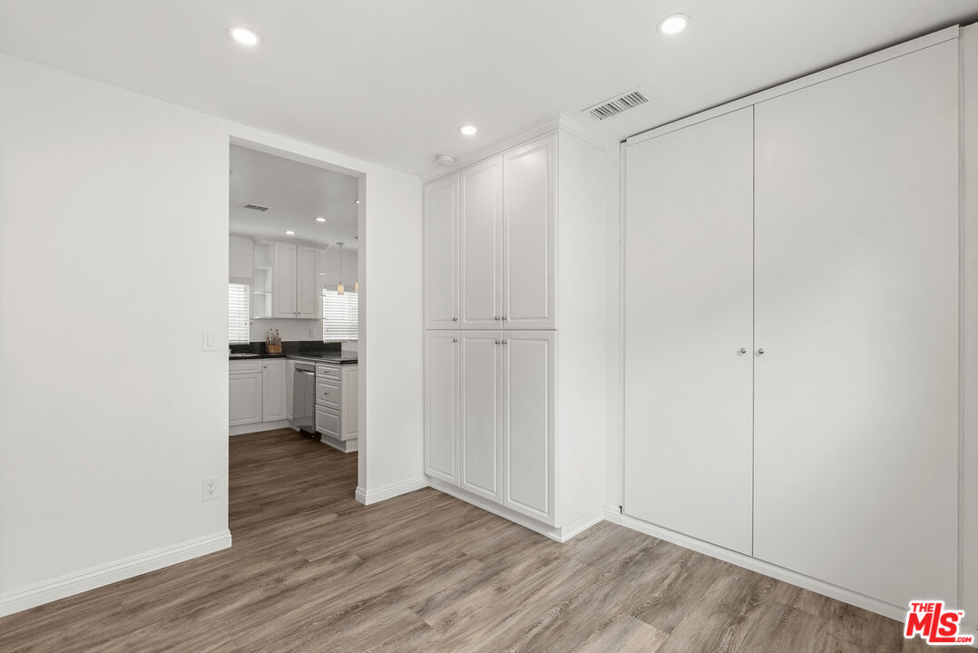 384 N San Vicente Blvd