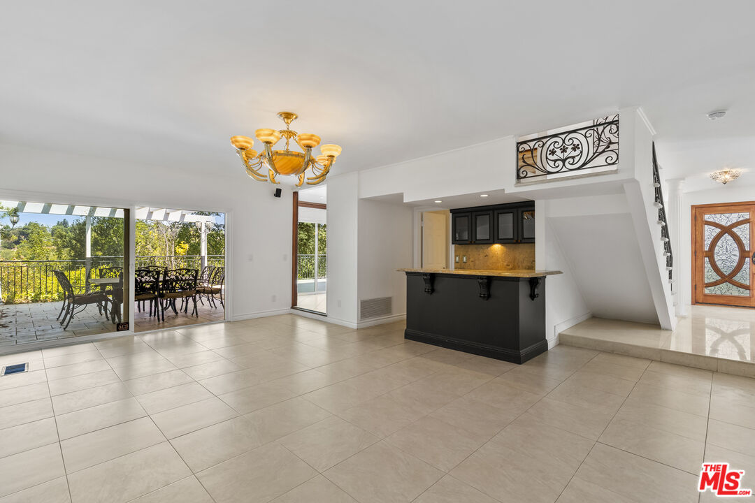 10211 Clematis Ct