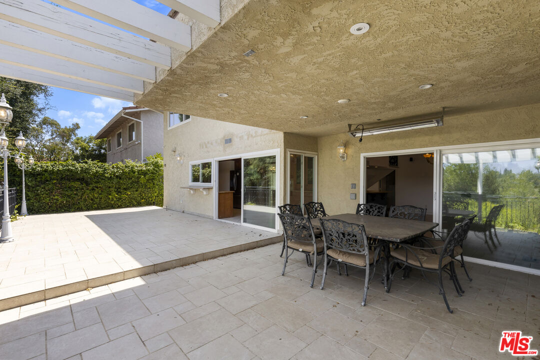 10211 Clematis Ct