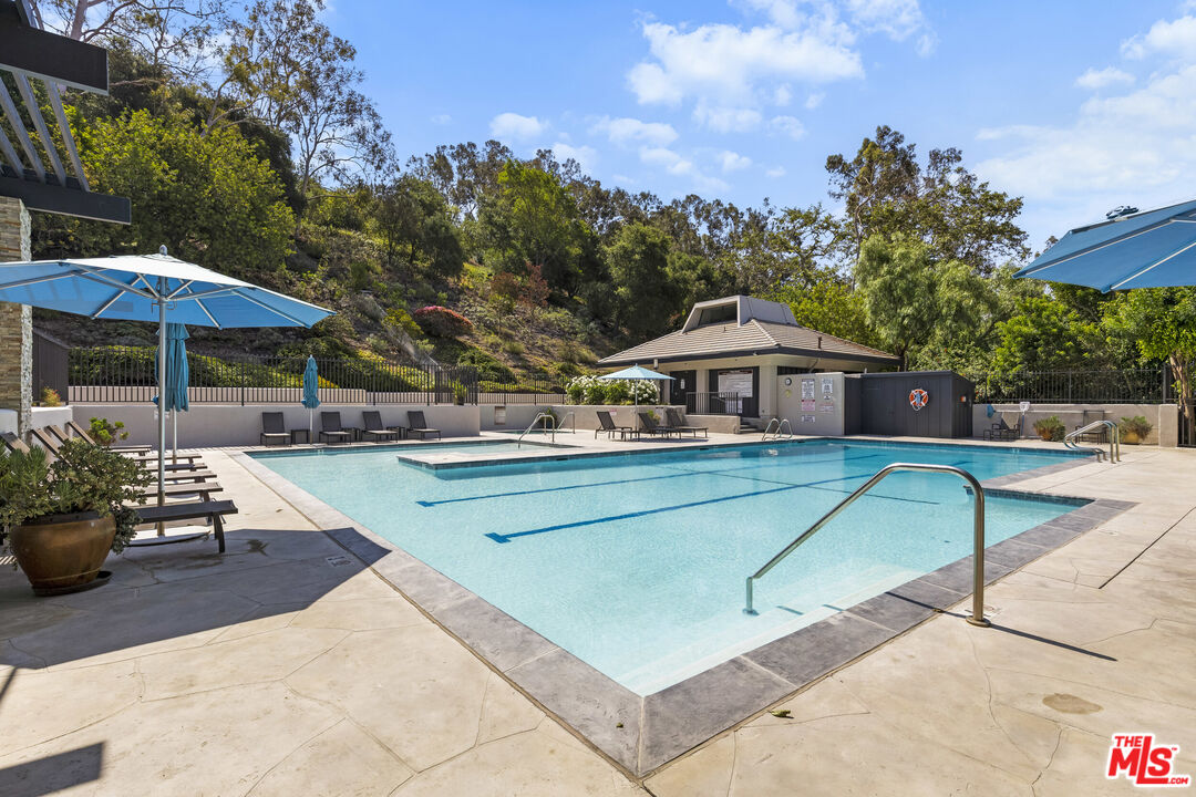 10211 Clematis Ct