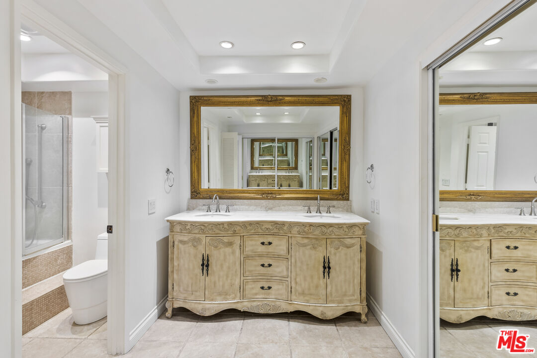10211 Clematis Ct