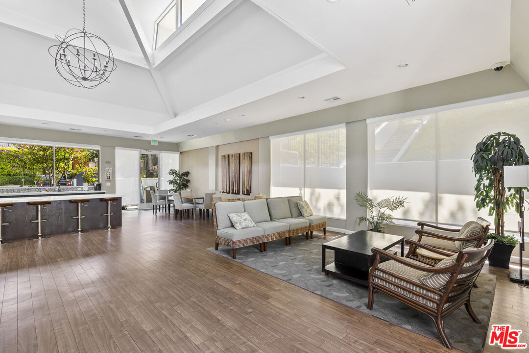 10211 Clematis Ct