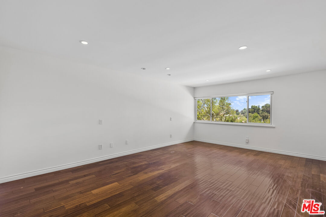 10211 Clematis Ct
