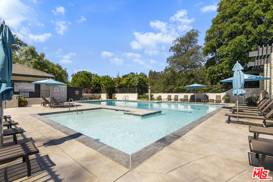 10211 Clematis Ct