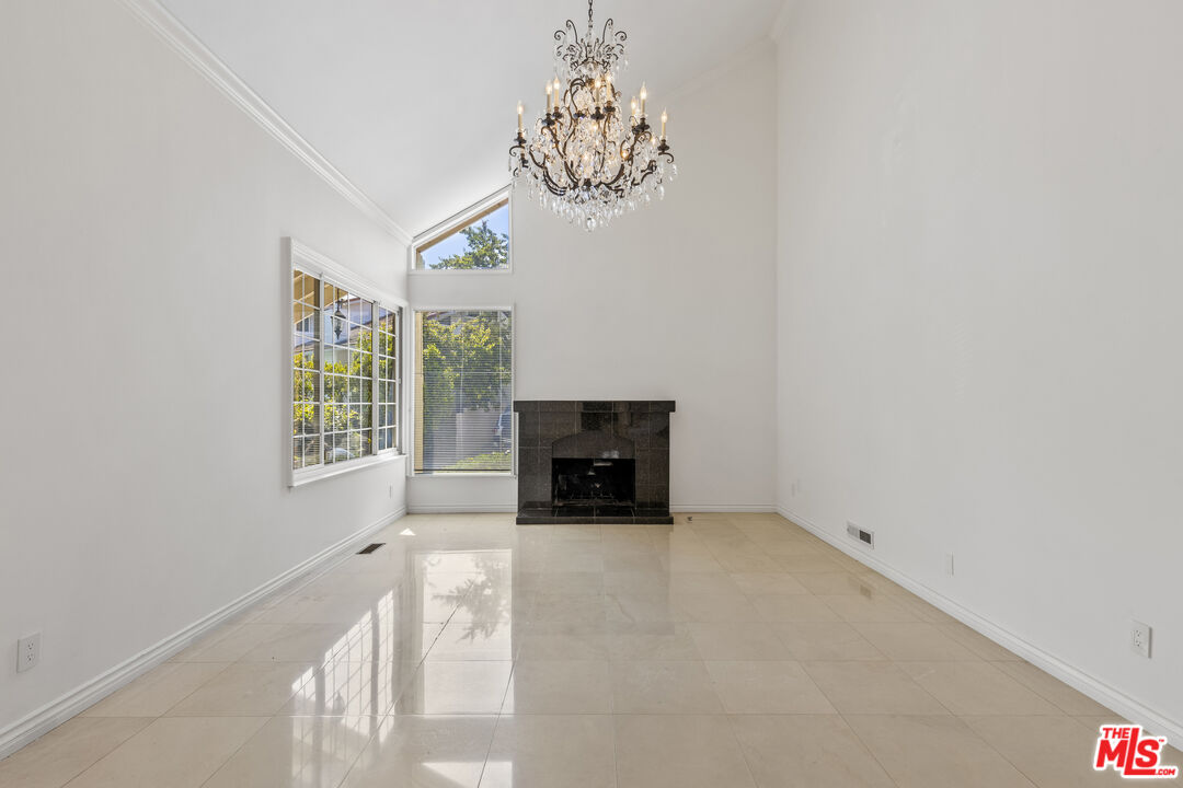 10211 Clematis Ct
