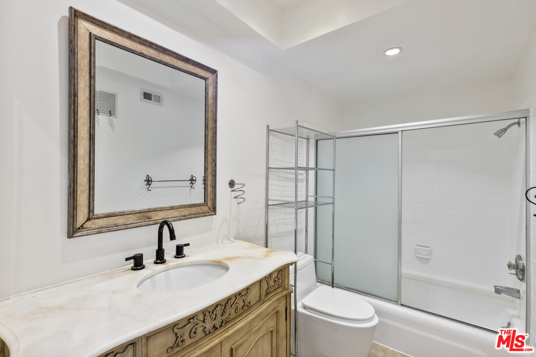 10211 Clematis Ct
