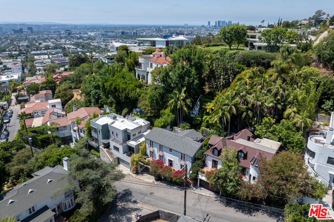 1531 Marmont Ave