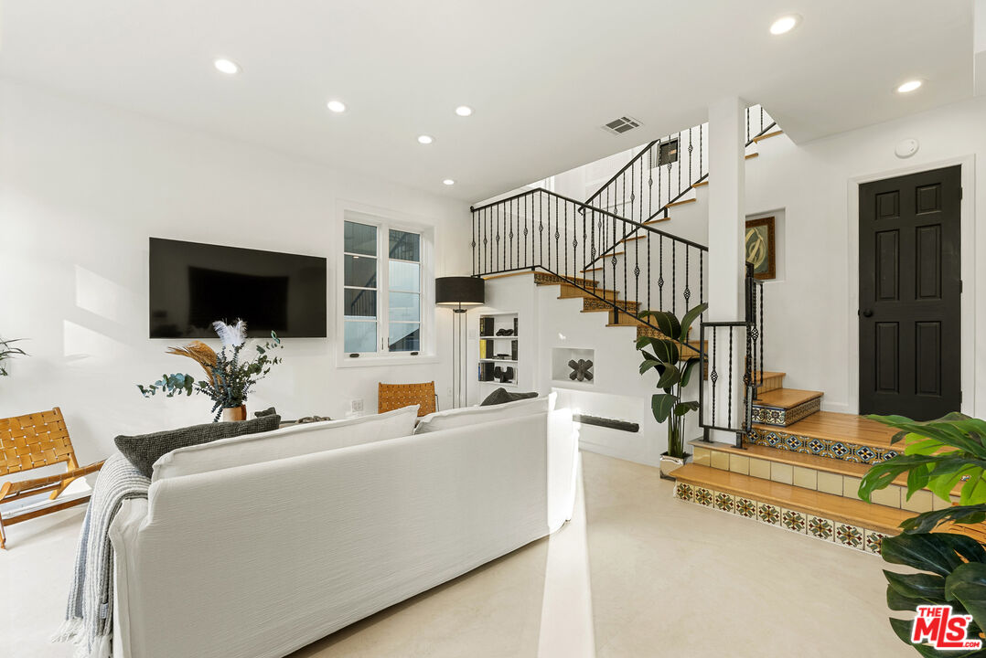 410 Entrada Dr