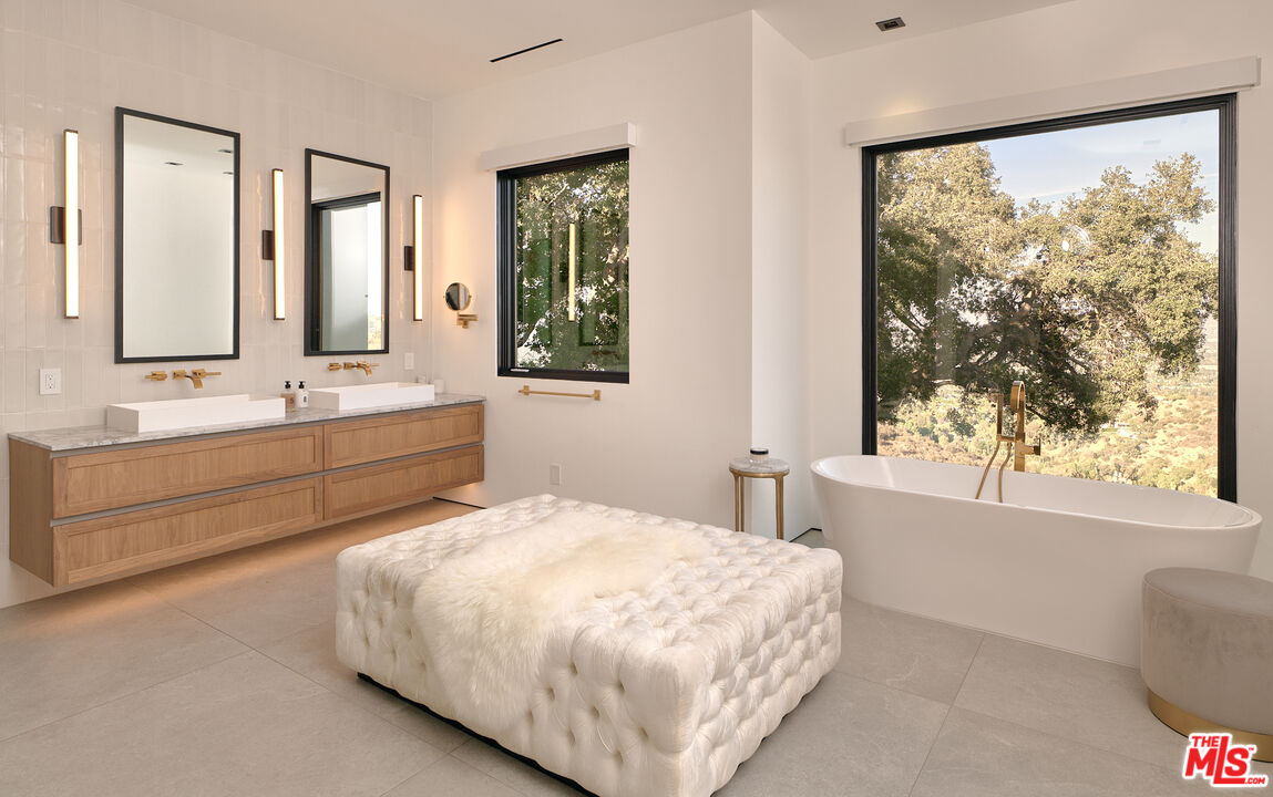 13331 Mulholland Dr