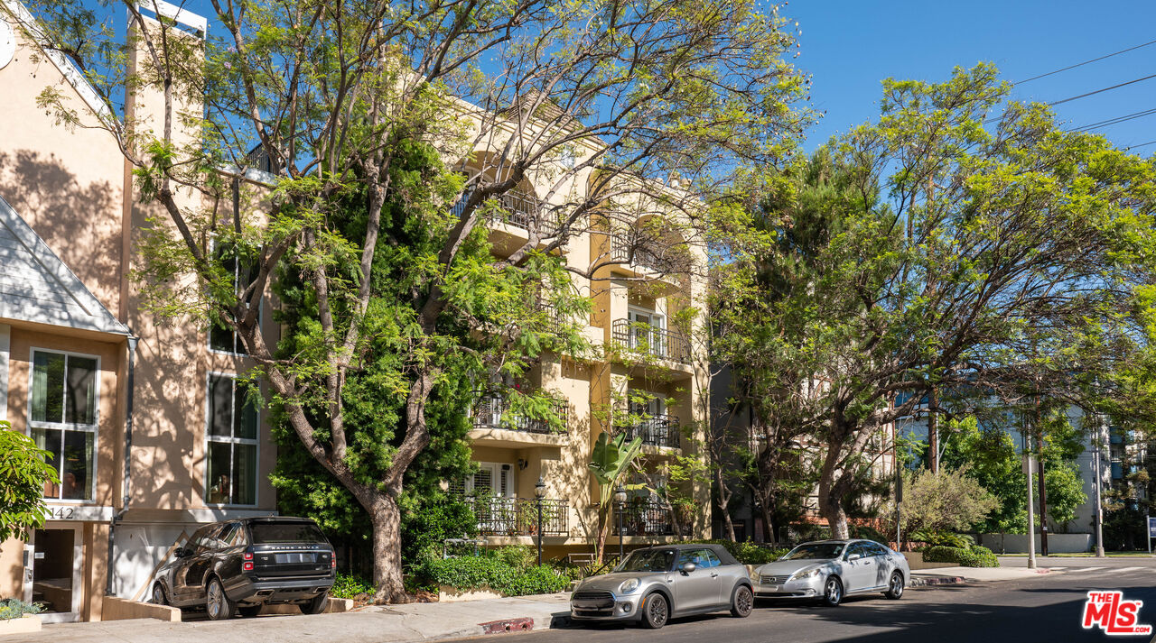 146 S Clark Dr Unit: 101