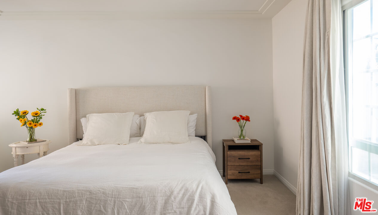 146 S Clark Dr Unit: 101