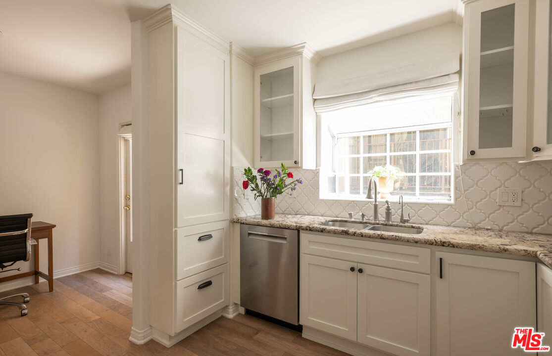 146 S Clark Dr Unit: 101