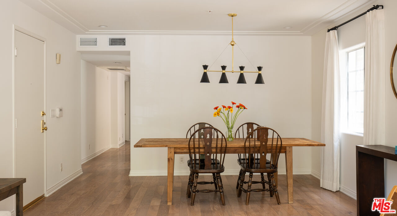 146 S Clark Dr Unit: 101