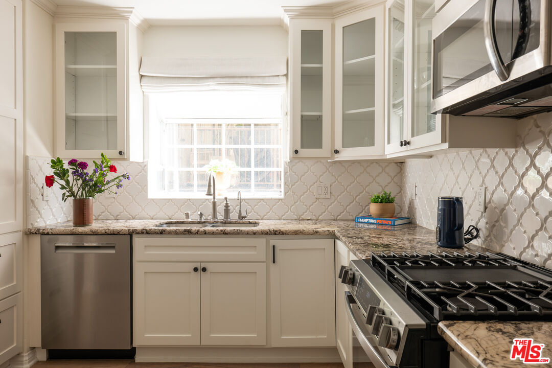 146 S Clark Dr Unit: 101