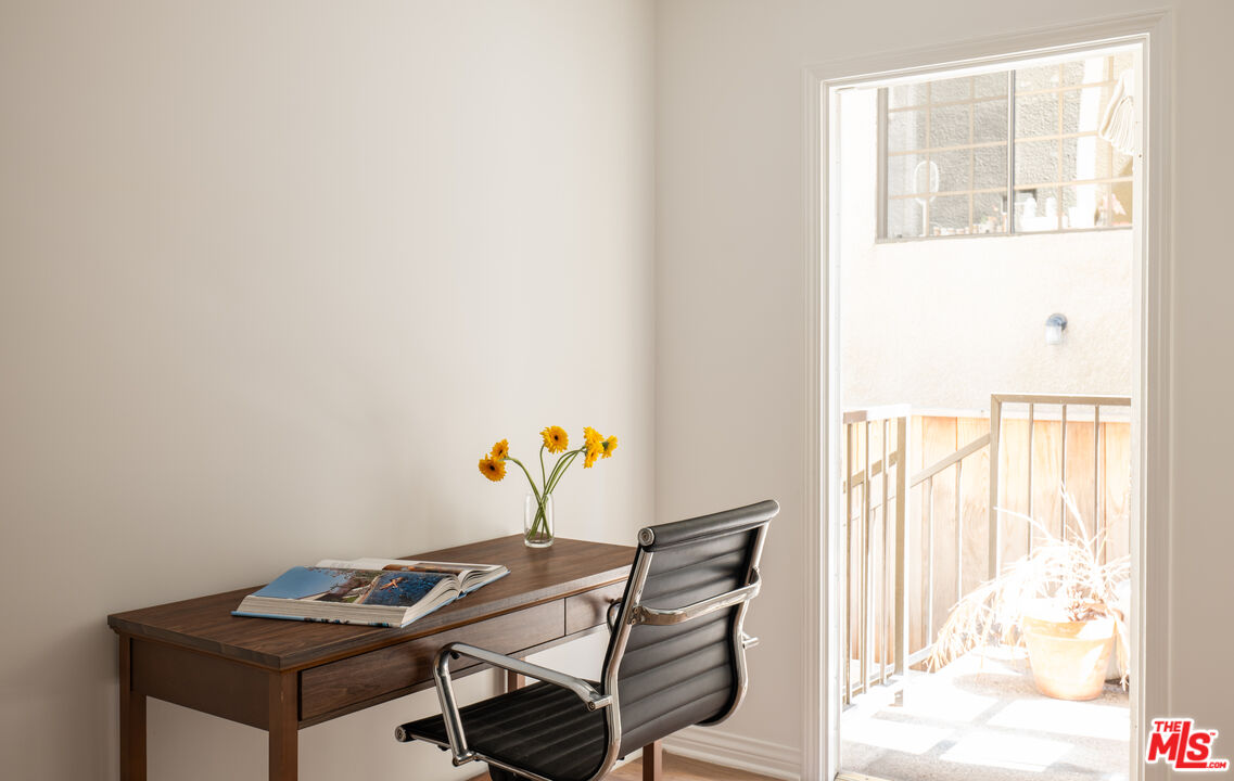 146 S Clark Dr Unit: 101