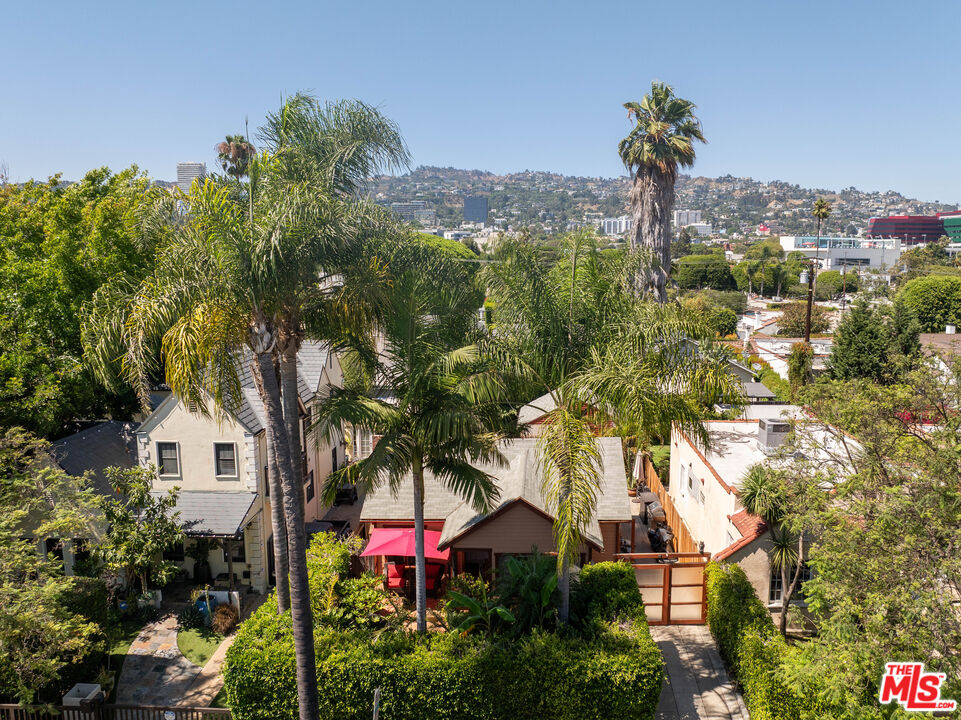 8921 Rosewood Ave