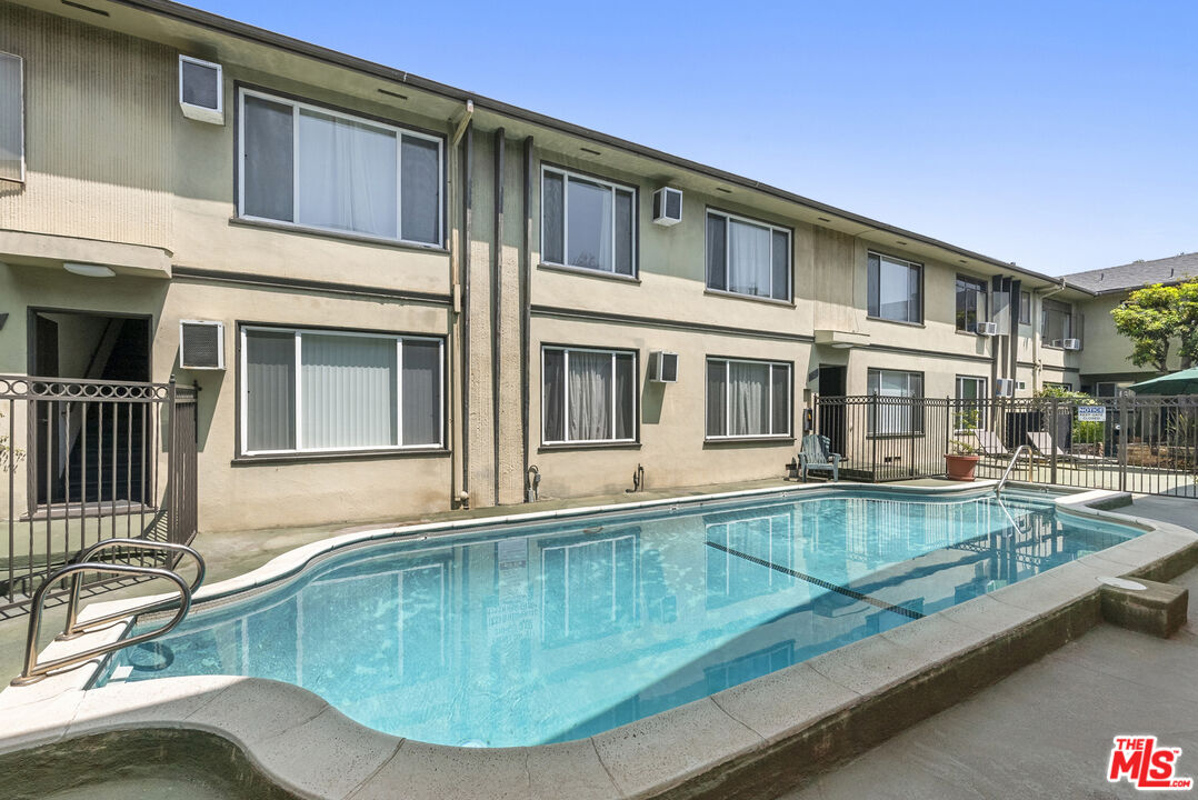 1233 N Harper Ave Unit: 7