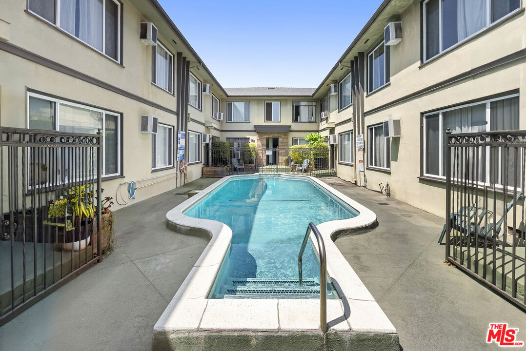 1233 N Harper Ave Unit: 7