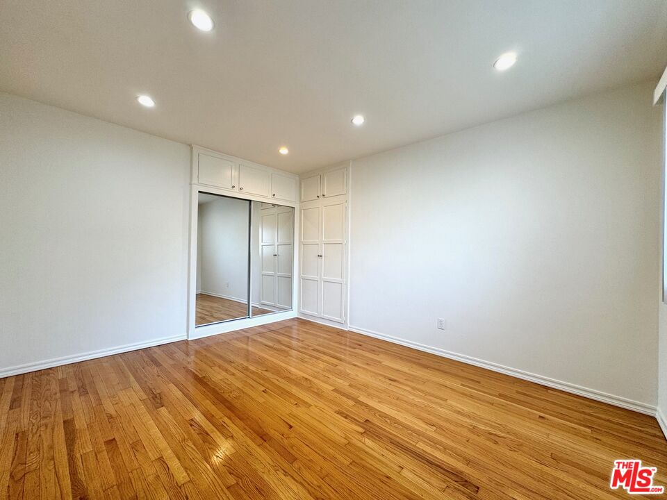 1233 N Harper Ave Unit: 7