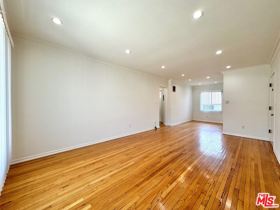 1233 N Harper Ave Unit: 7