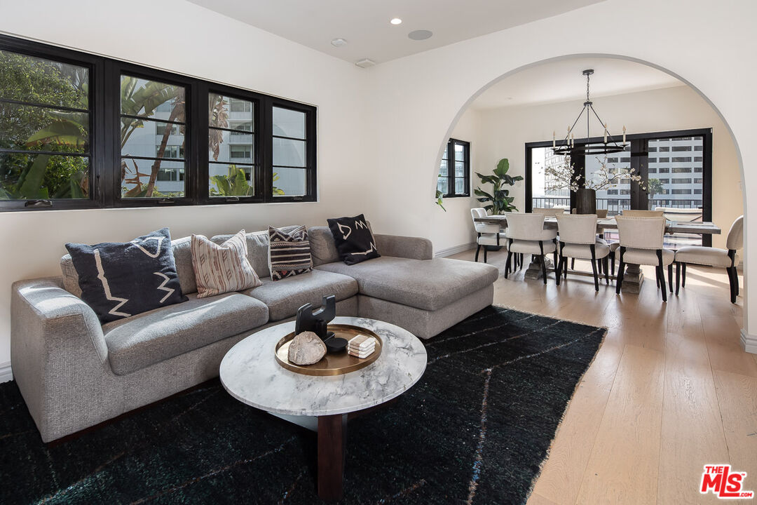 8425 W Sunset Blvd