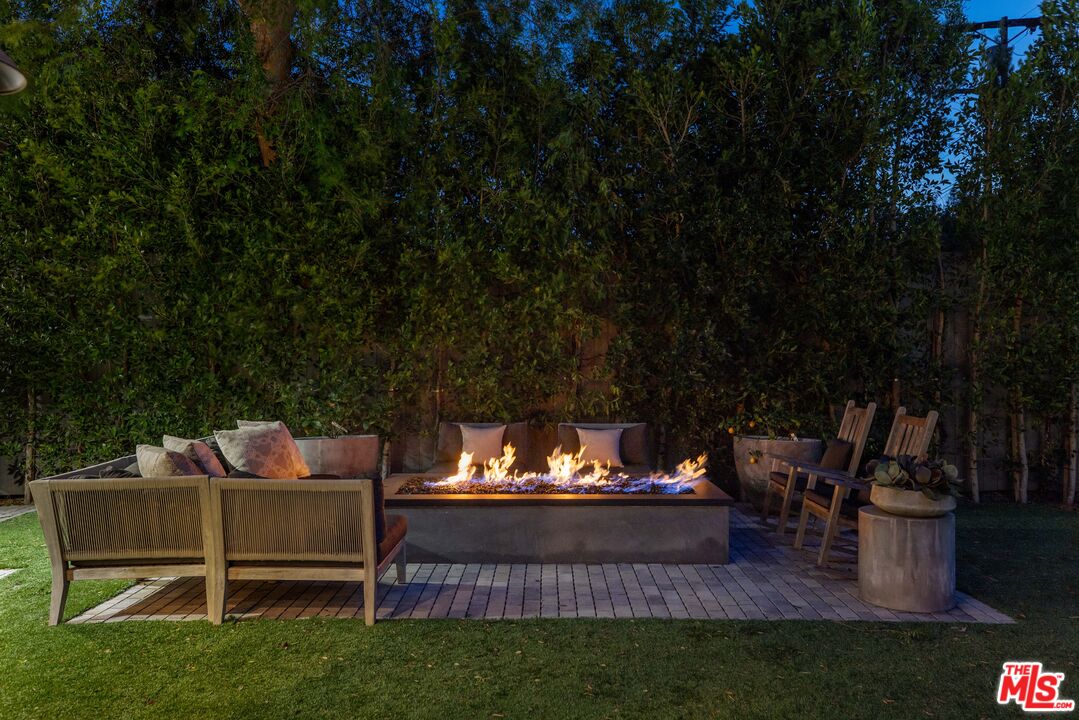 4533 Gentry Ave