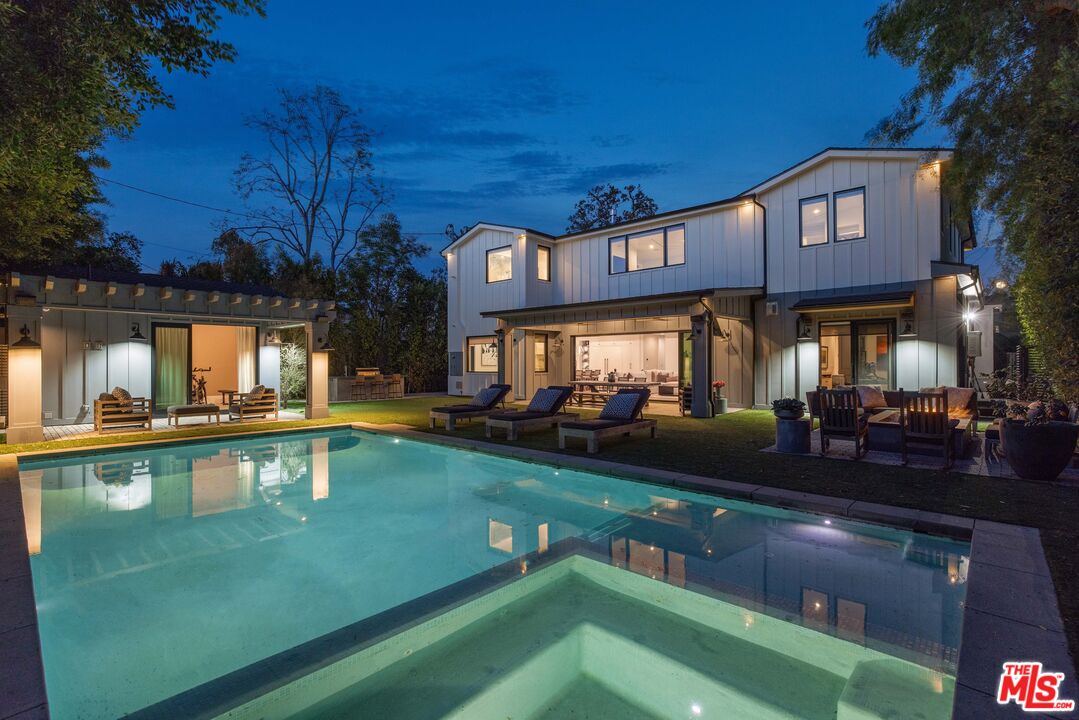 4533 Gentry Ave