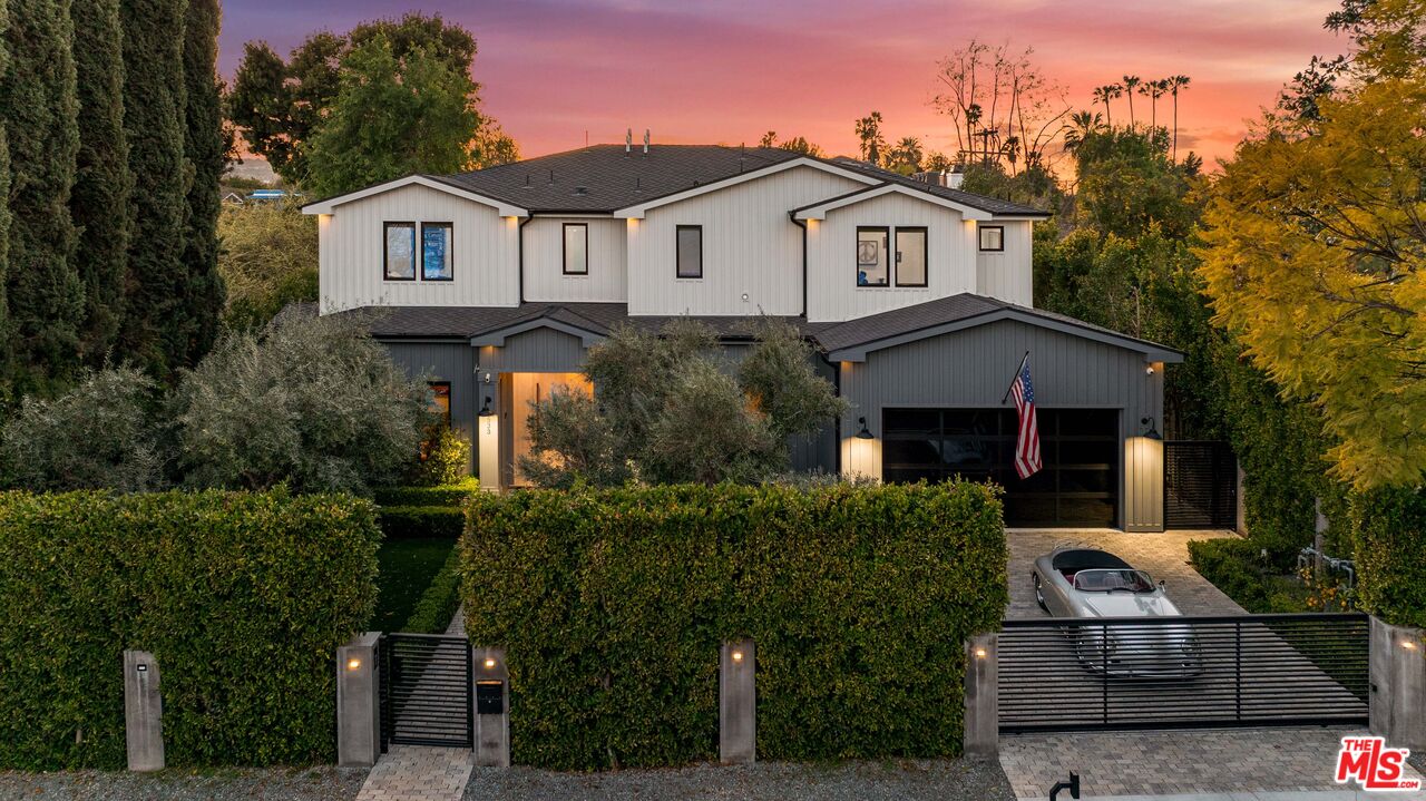 4533 Gentry Ave