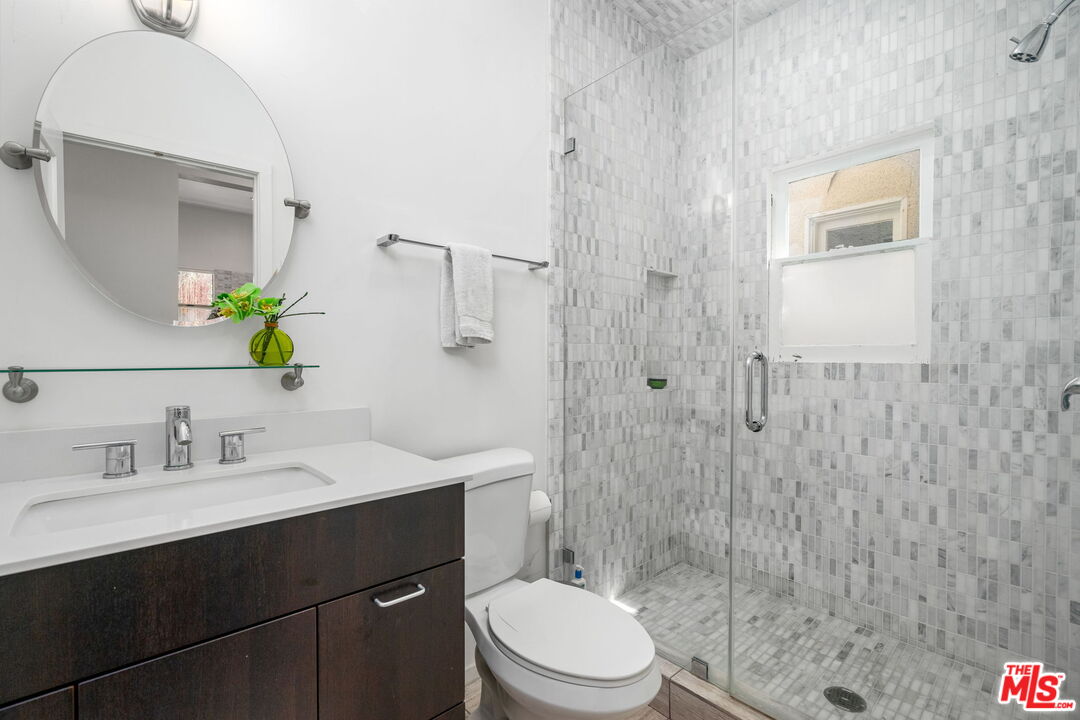 101 N Clark Unit: 103