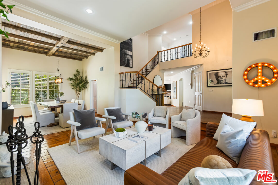 5985 Vista De La Luz