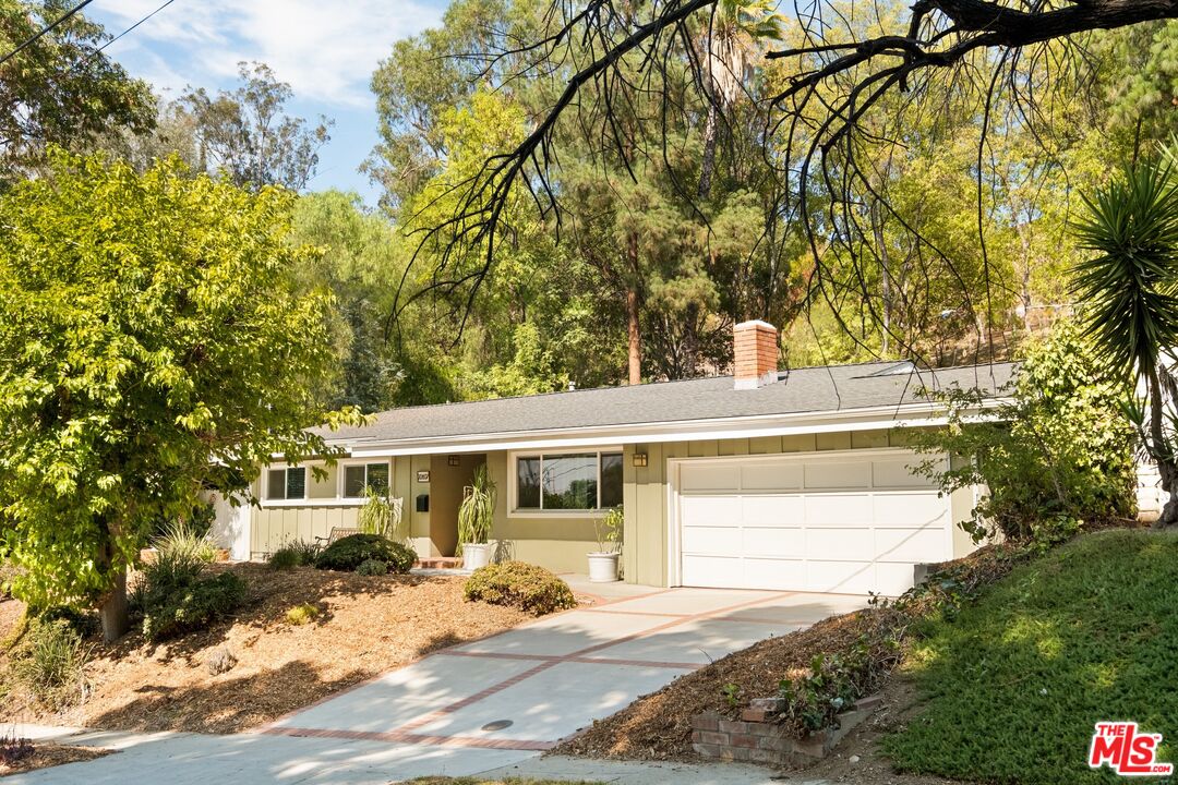 20607 Martha St