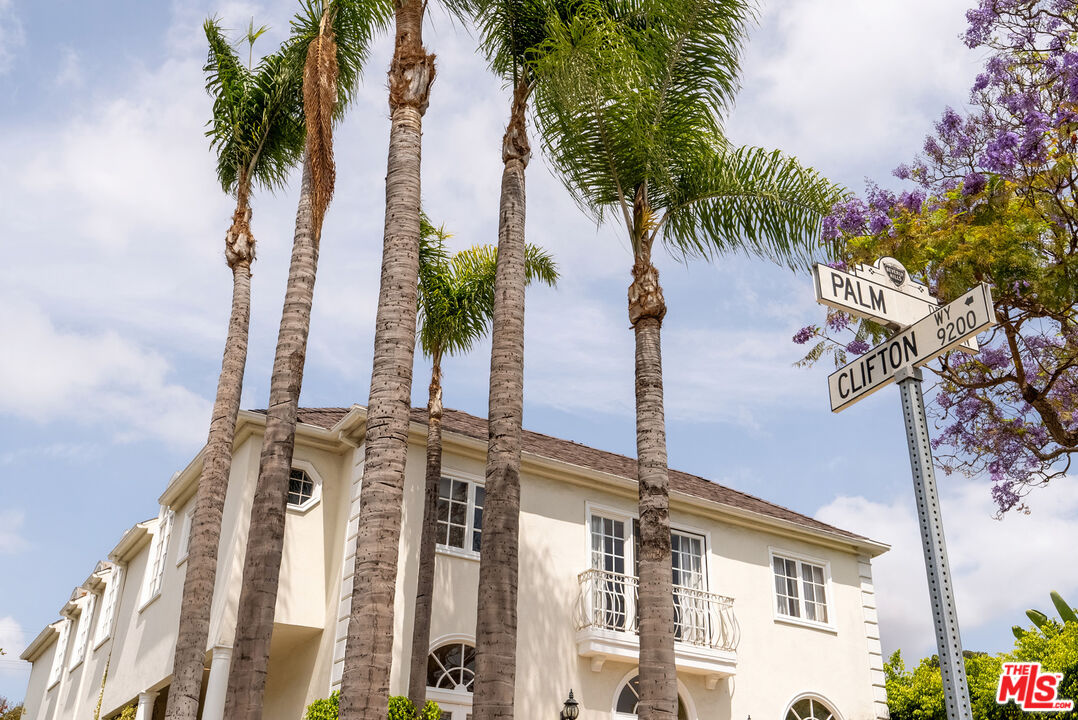 201 N Palm Dr