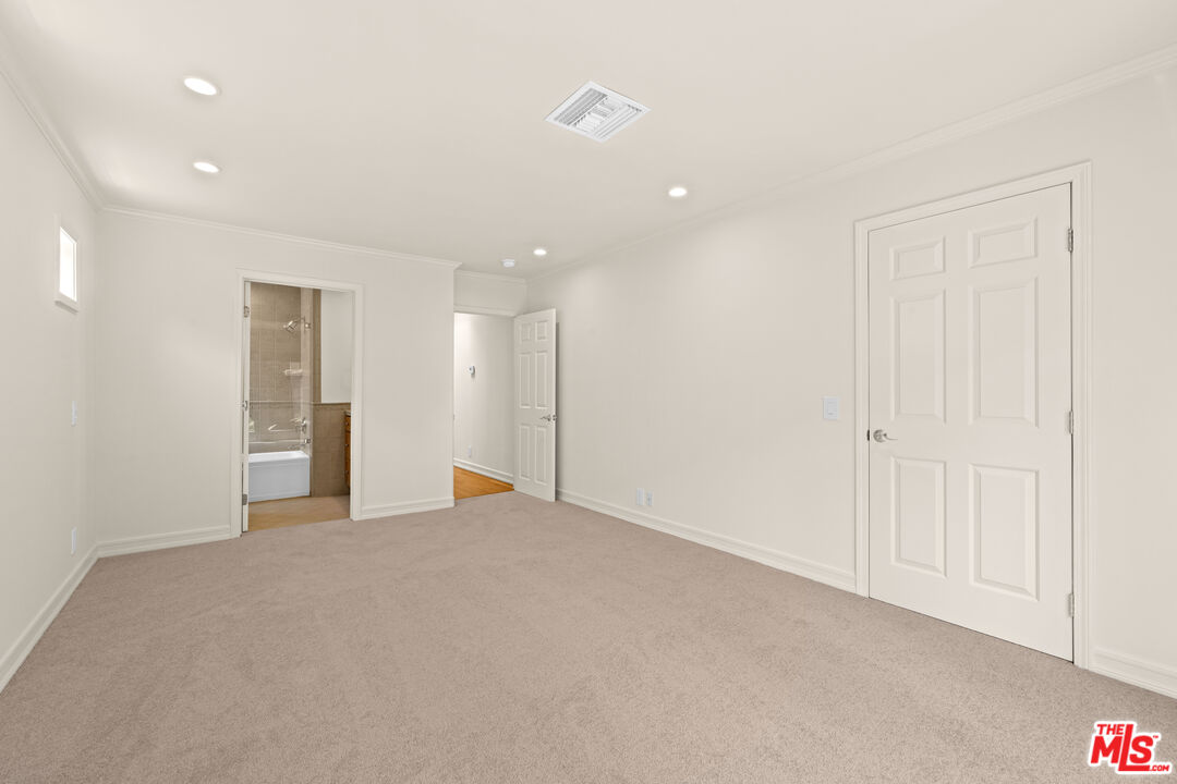 704 Westbourne Dr