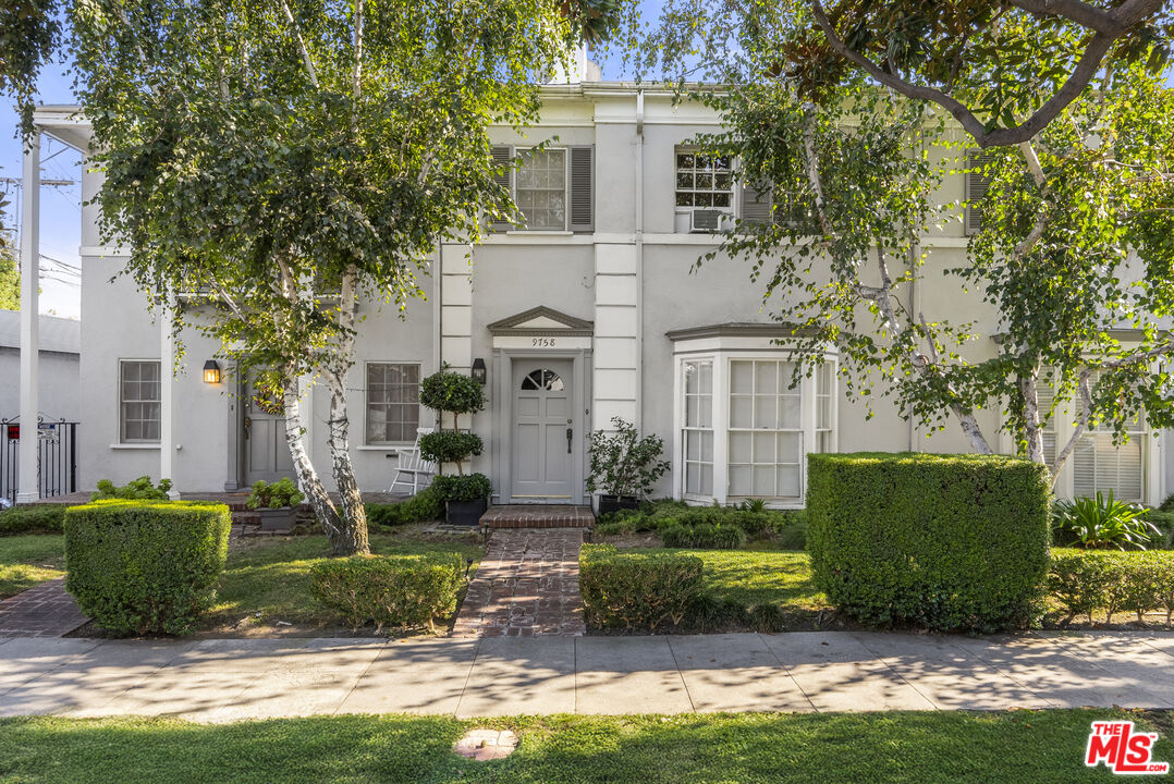 9762 Gregory Way