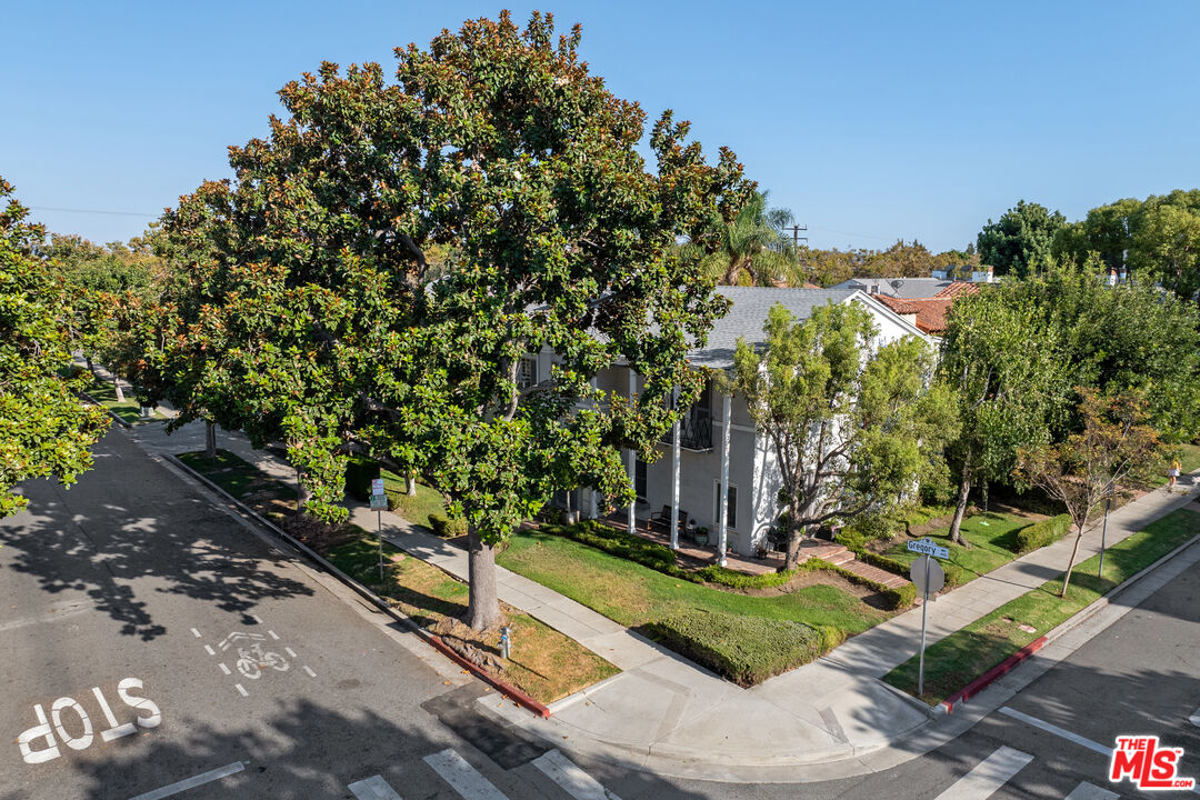 9762 Gregory Way