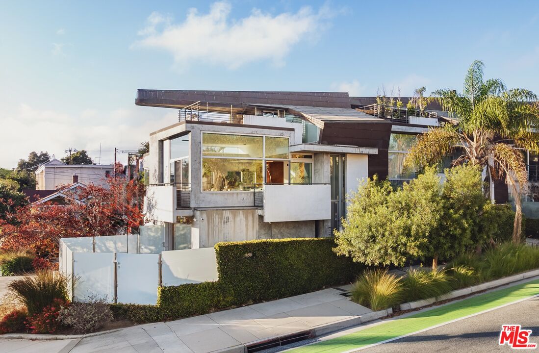 235 Ocean Park Blvd Unit: 1