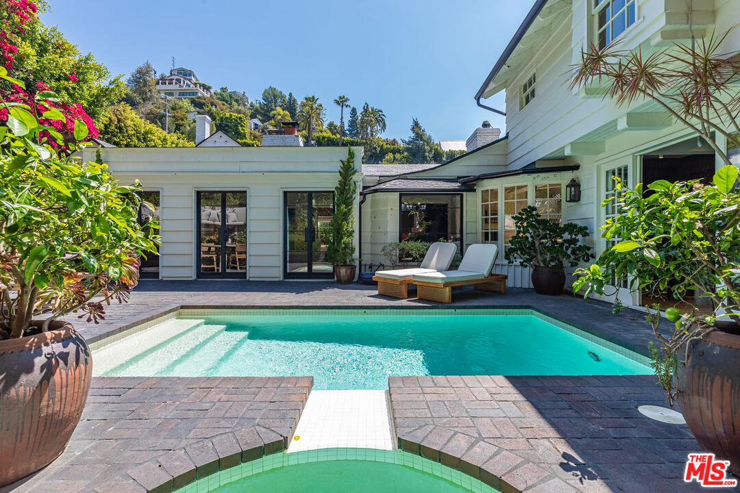 1437 Belfast Dr
