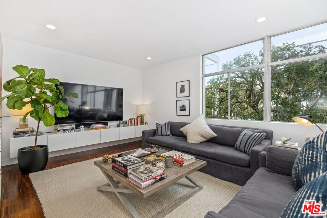 7960 Selma Ave Unit: 209