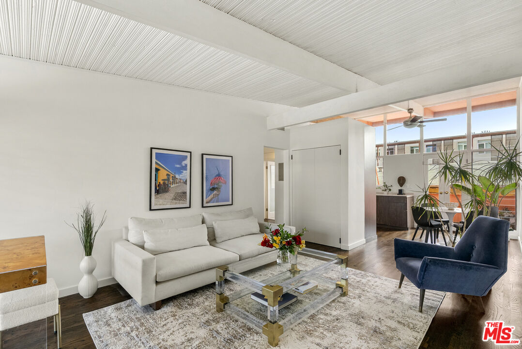 1400 N Hayworth Ave Unit: 32
