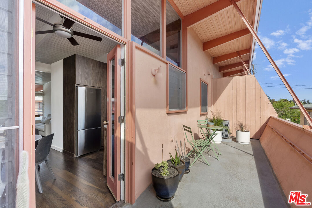 1400 N Hayworth Ave Unit: 32